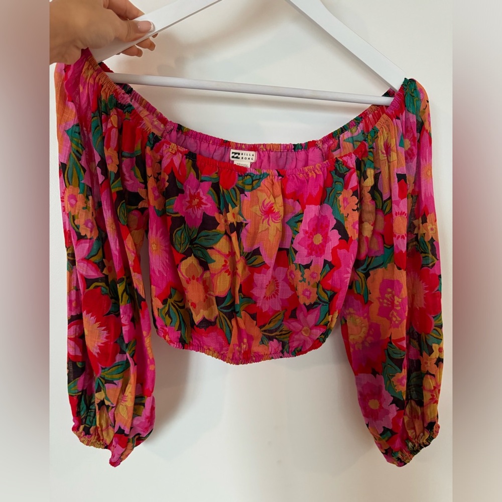 Billabong floral puff sleeve crop top.